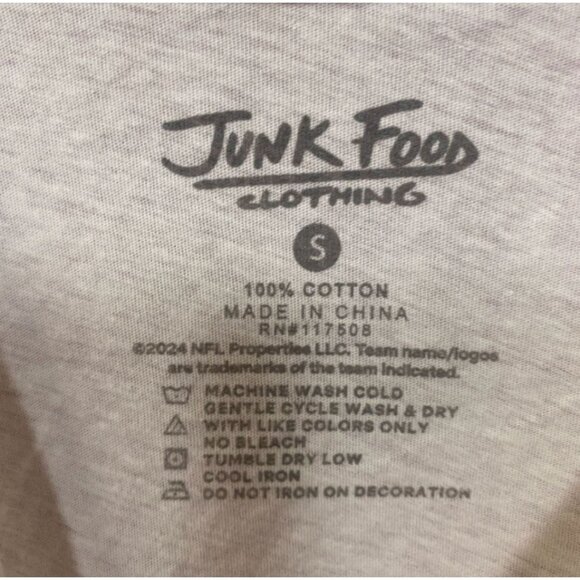 NFL Junk Food Philadelphia Eagles Tshirt SIZE Small - Picture 4 of 4